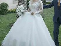 لباس عروس شیک دوخت مزون هستی همراه تاج و تور در شیپور