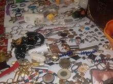 لوازم زینتی واز قبیله زیورآلآت و سکه و صندقچه وغیر .... در شیپور