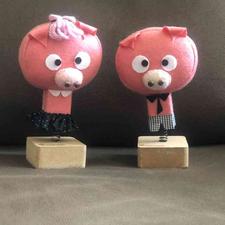 دو عدد عروسک خوک در شیپور