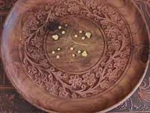 بشقاب چوبی منبت و معرق طلایی در شیپور