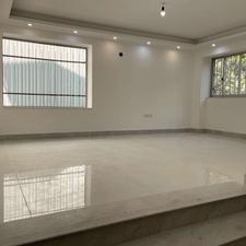 واحد اداری بزرگ و بروز با حیاط و فضای باز 123 متر