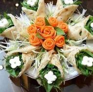نون و پنیر سبزی حنا ودسته گل عروس