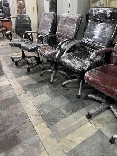 فروش انواع صندلی مدیریتی وانتظار و میزکار با قیمت مناسب
