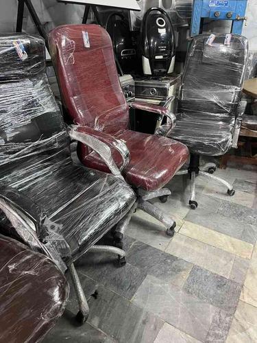 فروش انواع صندلی مدیریتی وانتظار و میزکار با قیمت مناسب