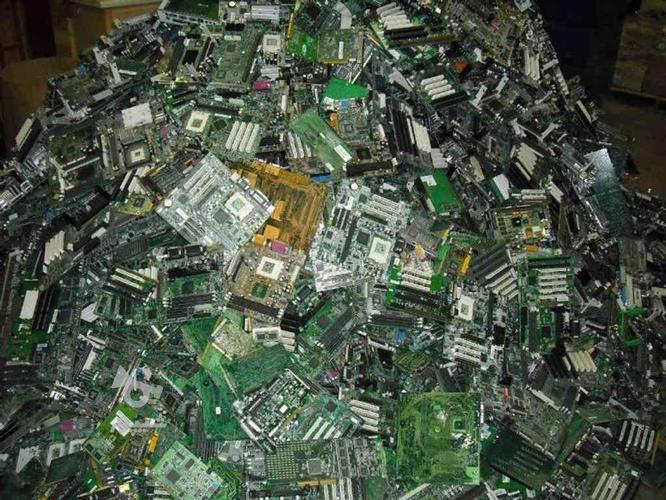 خریدار کامپیوتر کیس مانیتورقدیمی سوخته خراب بردهای کامپیوتری