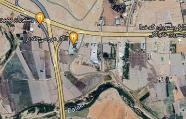 زمین 800 متر در فیروزآباد بروی جاده عسلویه