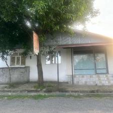 خانه ویلایی باموقعیت تجاری مسکونی در بر خیابان عنبران