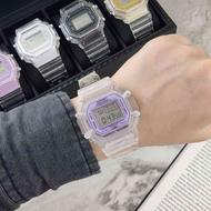 ساعت در طرح و رنگای مختلف با قیمت مناسب