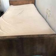 تختخواب چوبی یک نفره همراه تشک