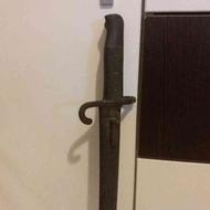 شمشیر قدیمی همراه غلاف