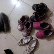 تعدادی کفش بچه دخترانه از 6 سال تا 10 سال