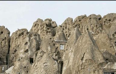 65 متر خانه صخره ای در دهکده توریستی کندوان