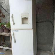 فروش یک دستگاه یخچال بسیار سالم و کم کارکرده