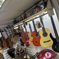 انواع گیتار موجود در گالری موسیقی وحید
