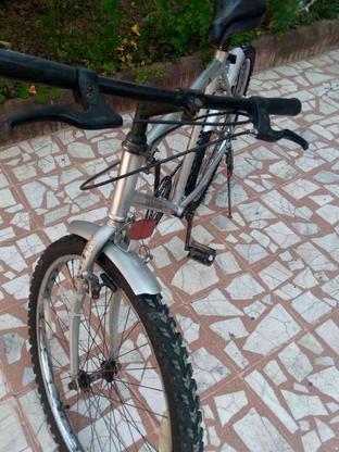 دوچرخه دماوند بسیار محکم لاستیک تازه تعویض کردم در گروه خرید و فروش ورزش فرهنگ فراغت در گیلان در شیپور-عکس1