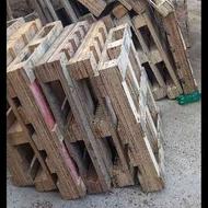 پالت چوبی در ابعاد 80 در 80