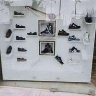 ویترین کفش فروشی