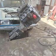 کارگر آچار به دست ونیمه ماهرجهت تعمیرات خودرو