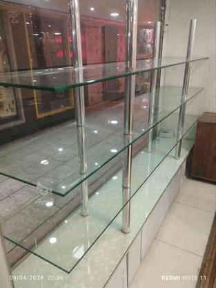 ویترین شیشه ای 4 طبقه ای بزرگ در گروه خرید و فروش صنعتی، اداری و تجاری در اصفهان در شیپور-عکس1