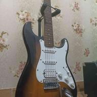 گیتار squier Stratocaster فندر همراه امپ frontman 10g