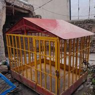 قفس فلزی بزرگ برای نگهداری حیوانات