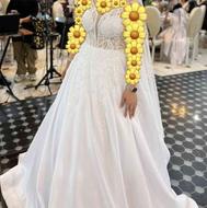 لباس عروس دنباله دار کار شده با سنگ بسیار زیبا و شیک