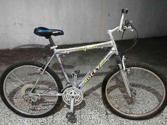 دوچرخه با اصالت حرفه‌ای 26 راکی تایوانی مشابه نو کمکدار در گروه خرید و فروش ورزش فرهنگ فراغت در مازندران در شیپور-عکس1