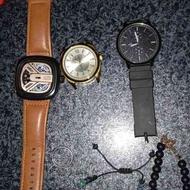 فروش تعدادی ساعت و دستبند در حد نو