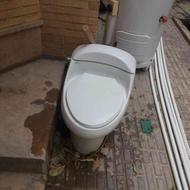 یک عدد توالت فرنگی پارامونت