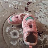 یک جفت کفش دخترانه شماره 29 درحد نو