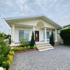 همکف شخصی ساز شهرکی محصور شده با دیوارهای بلند