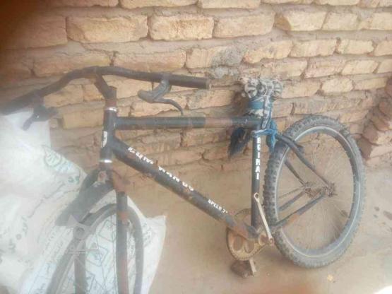 دوچرخه نیاز‌به‌تعمیر در گروه خرید و فروش ورزش فرهنگ فراغت در خراسان رضوی در شیپور-عکس1