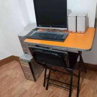 کامپیوتر همراه با دو اسپیکر میز و صندلی و کیس و کیبورد