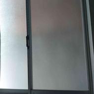 پنجره آلومینیومی اصلِ سنگین،همراه با یک توری آلومینیومی