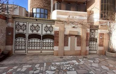 خانه دوطبقه 130 متری مرکز شهر تیران