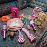 تعدادی اسباب بازی دخترانه