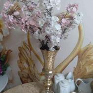 دوعدد گلدان شیشه ای با گلهای شکوفه مصنوعی