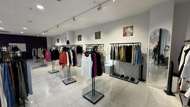 300 متر فروشگاه مجهز پوشاک با دکور و تمامی تجهیزات در گروه خرید و فروش املاک در البرز در شیپور-عکس1
