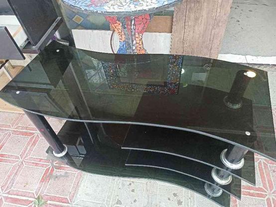میز تلویزیون شیشه‌ای تمیز سالم در گروه خرید و فروش لوازم خانگی در مازندران در شیپور-عکس1