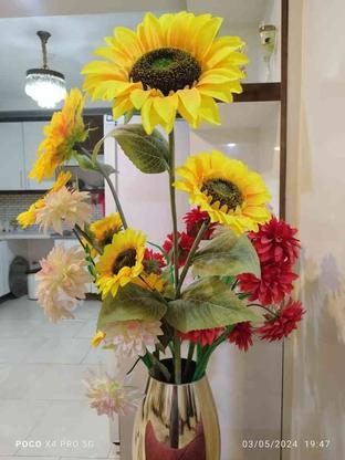 گلدان پایه طلایی سالم سالم به همراه 18 شاخه گل در گروه خرید و فروش لوازم خانگی در تهران در شیپور-عکس1