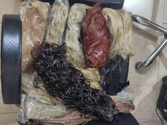 فروش چند عدد موی مصنوعی و صندلی آرایشگاه در گروه خرید و فروش لوازم شخصی در تهران در شیپور-عکس1