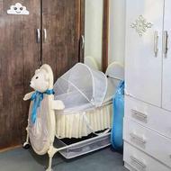تخت گهواره ای نوزاد کاملا سالم و تمیز