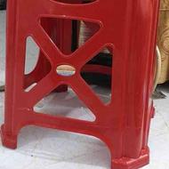 چهارپایه ی پلاستیکی قرمز