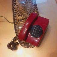 تلفن قدیمی قرمز رنگ سالم