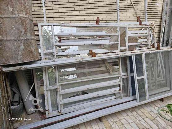 فروش درب پنجره آهنی سالم و کف بند کمد در گروه خرید و فروش لوازم خانگی در یزد در شیپور-عکس1