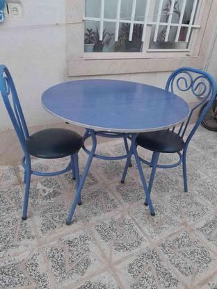 میز دوتا صندلی در حد نو در گروه خرید و فروش لوازم خانگی در خراسان رضوی در شیپور-عکس1