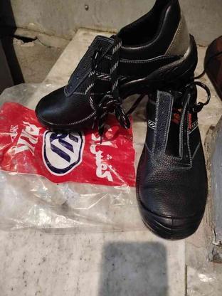 کفش ایمنی سایز43قیمت مناسب نونوهستش به همراه یک جفت کفی طبی در گروه خرید و فروش صنعتی، اداری و تجاری در تهران در شیپور-عکس1