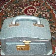 چمدان آرایشی