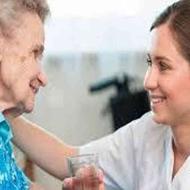 پرستار برای خانم سالمند