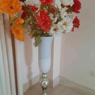 گلدان پایه دار بلند و گل